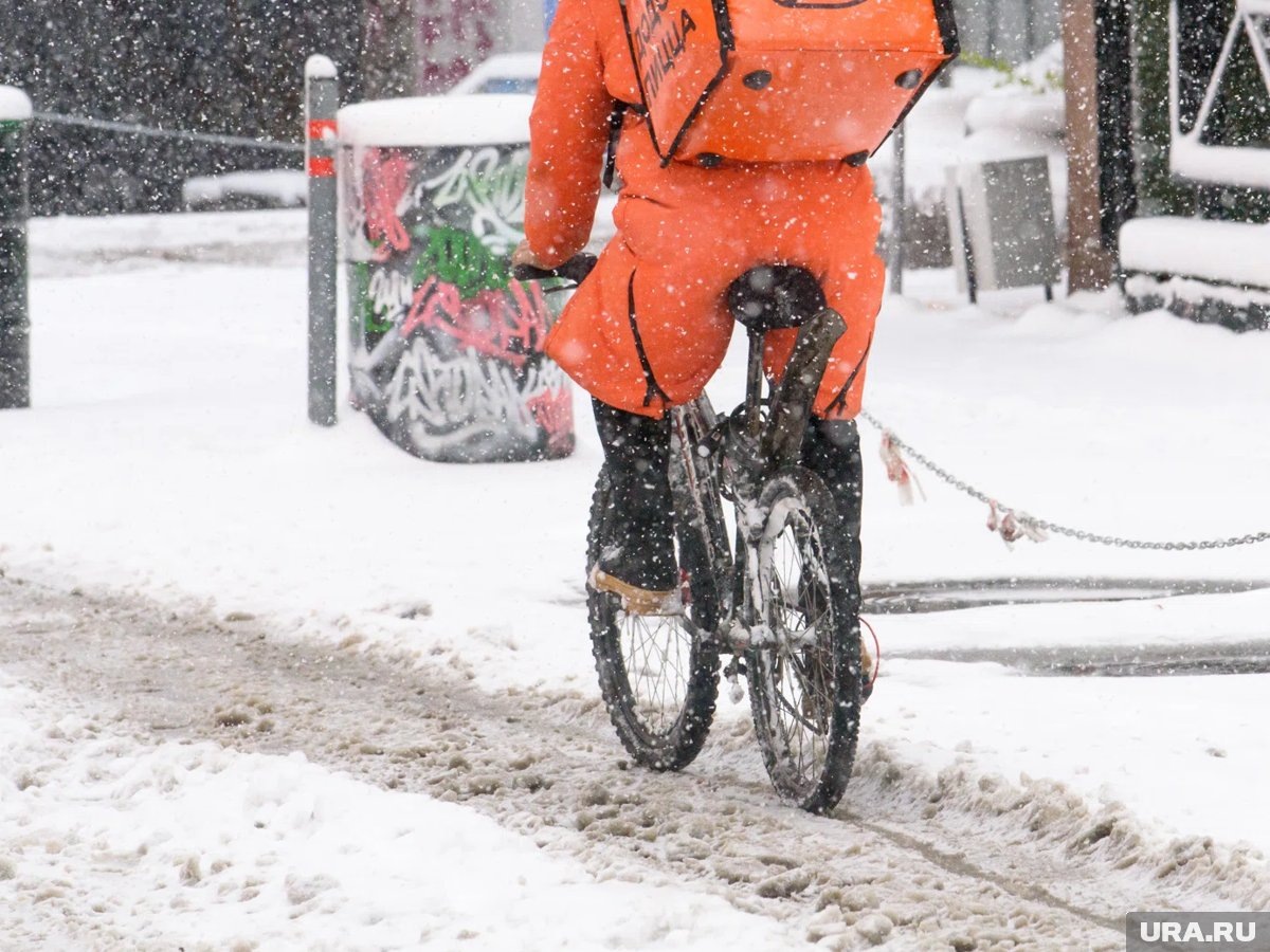     Курьера хотели уволить еще до текущего скандала, заявили в «Додо Пицце»