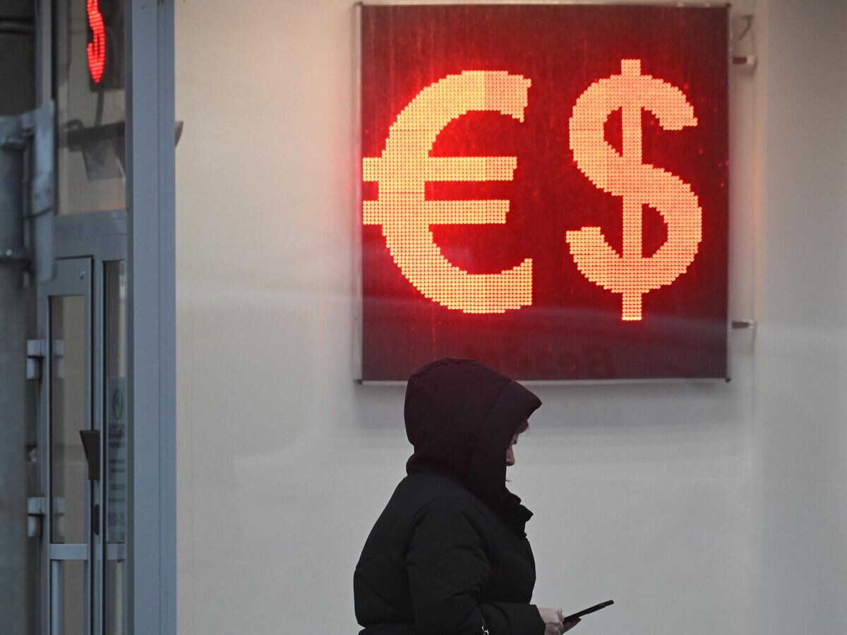    Курсы валют в Москве© РИА Новости . Михаил Воскресенский