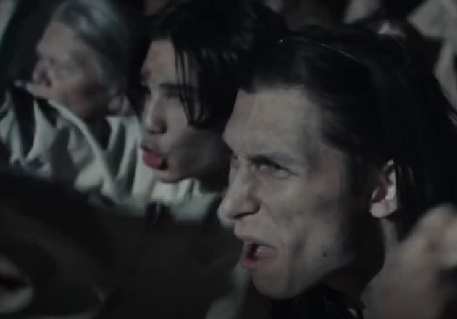 Кадр из клипа на песню "Живой" (SHAMAN Ярослав Дронов)