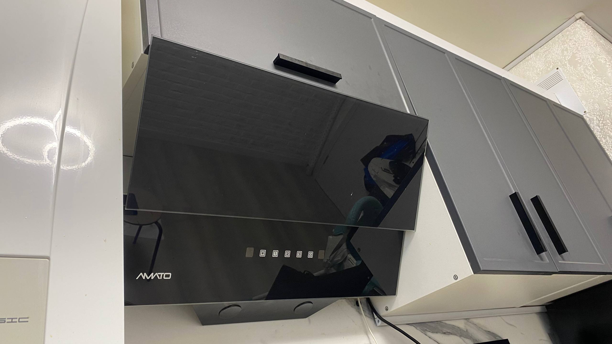 Вытяжка кухонная AMATO BONITA, наклонная, с бесконтактным сенсором, LED-освещение, 60см, черная