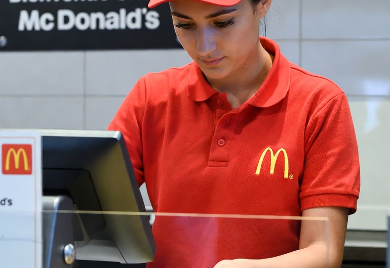 Сколько получают сотрудники Макдоналдса во Франции?