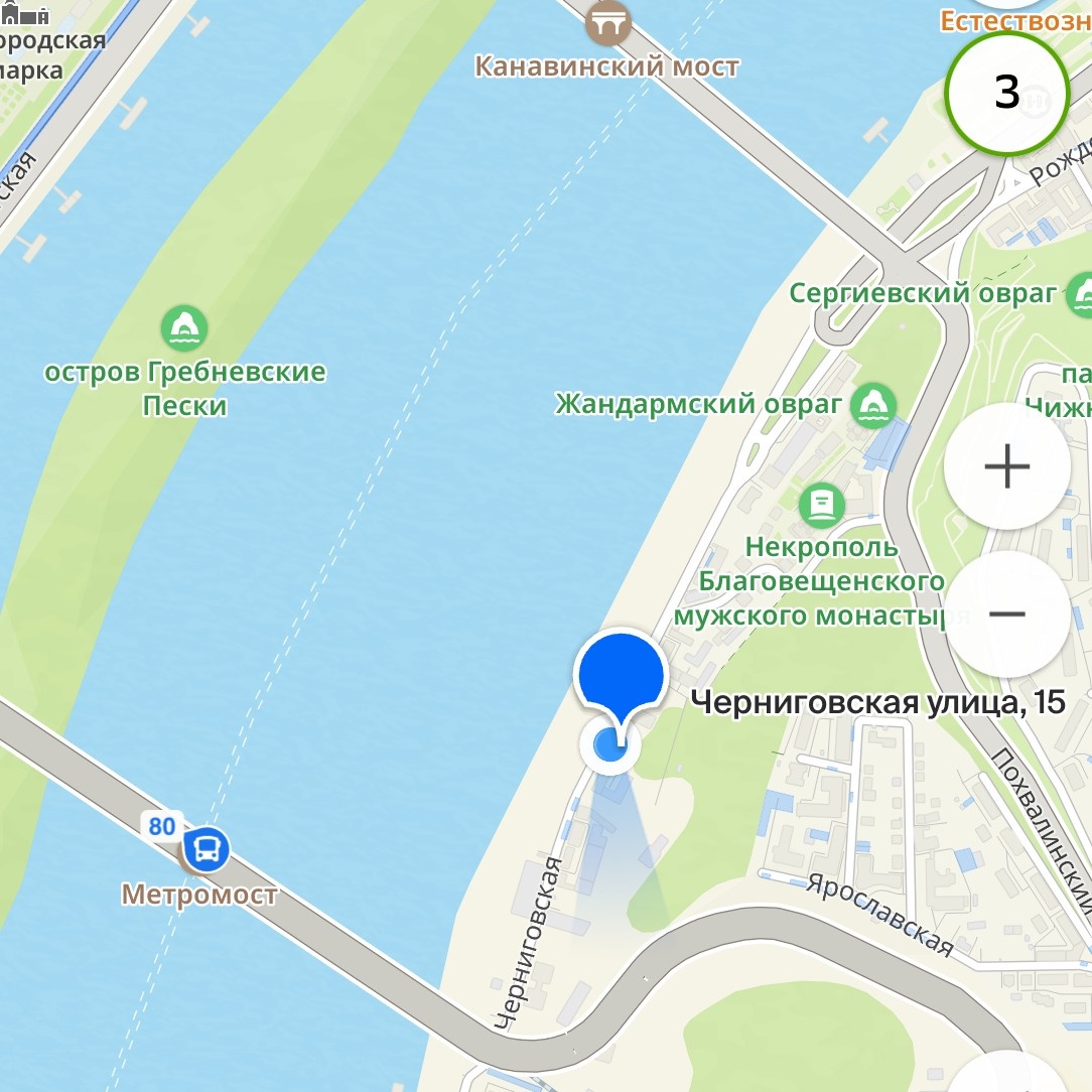 Усадьба находится на правом берегу Оки между двумя самыми известными мостами Нижнего Новгорода - Канавинским и метромостом