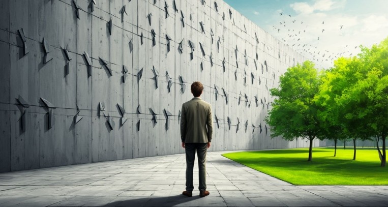 Город будто постоянно говорит: «Сюда нельзя. И туда нельзя. И вообще — идите по схеме».