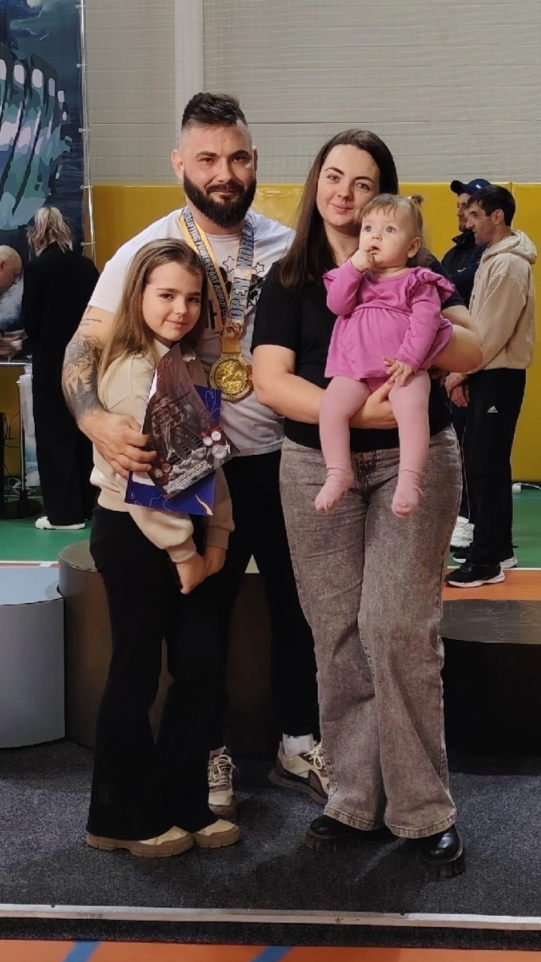 Олег Калинцев и его семья