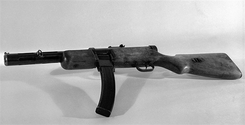 Пистолет-пулемёт Токарева образца 1931 года. Фото из Центрального музея Вооружённых сил СССР. Взято с сайта https://vk.com/@ognestrelny_mir-pistolet-pulemet-tokareva-1931-goda