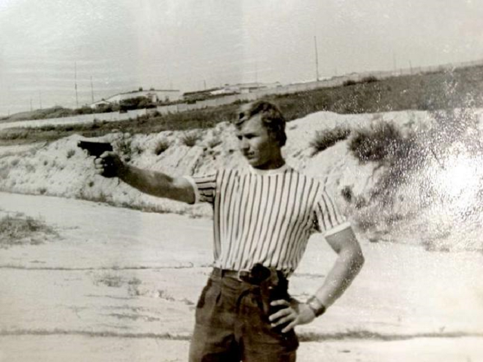 Как грабитель ограбил сперва одного грабителя, потом второго грабителя - своих подельников