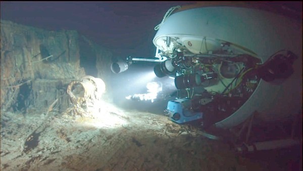 Аппарат "Мир-1" во время съемок "Титаника". Фото Public Domain