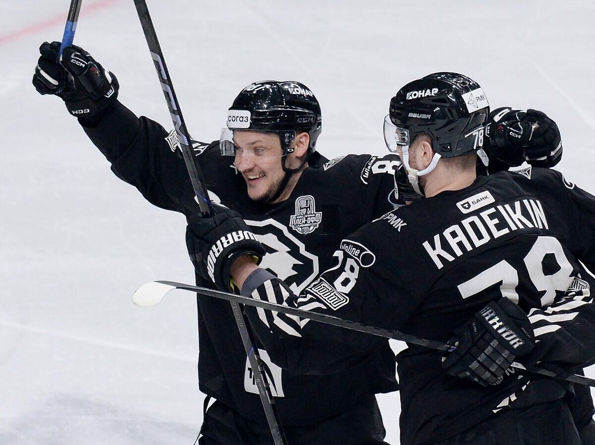    Игроки ХК " Трактор" Андрей Светлаков и Александр Кадейкин (справа) | © РИА Новости / Александр Кондратюк