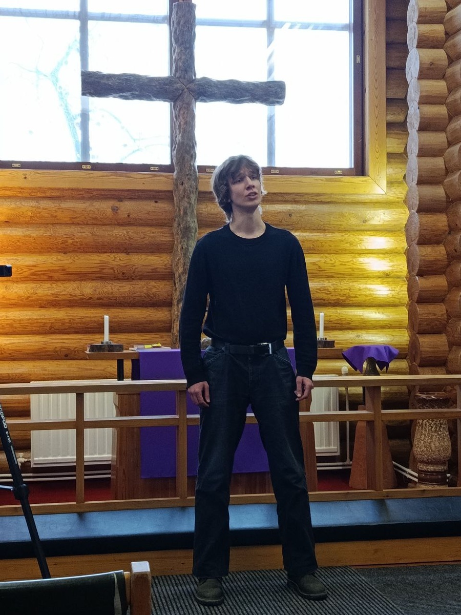 поет Александр Парамзин 