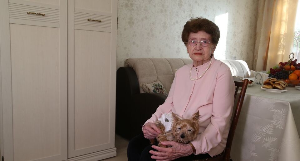    Поздравление пенсионерки Раисы Бакутиной с 95-летием / Медиасток.рф