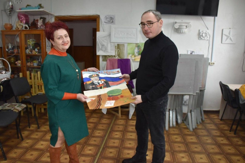    Юные художники из подшефного Первомайска передали рисунки для выставки в Калуге.