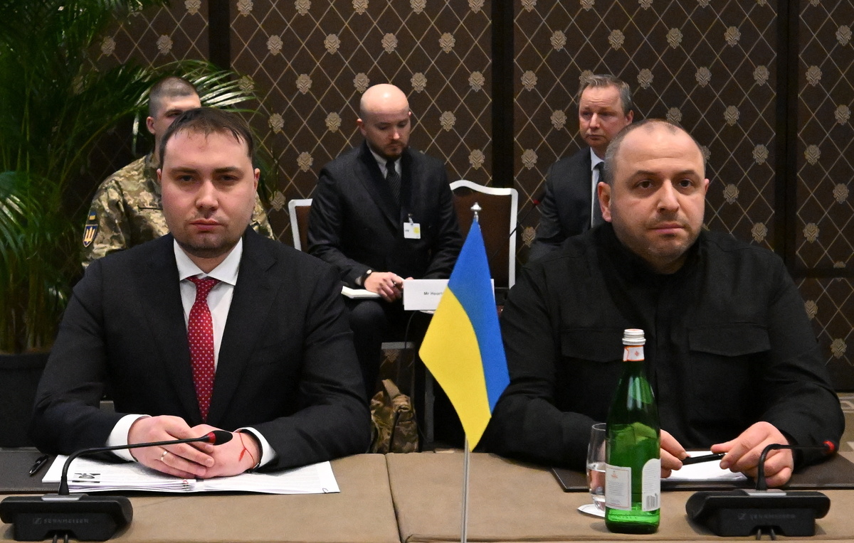    Глава офиса Владимира Зеленского Кирилл Буданов и секретарь Совета национальной безопасности и обороны Украины Рустем Умеров   Екатерина Чеснокова/POOL/ТАСС