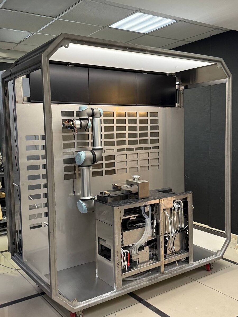 Киоск ПиццаБот на этапе сборки