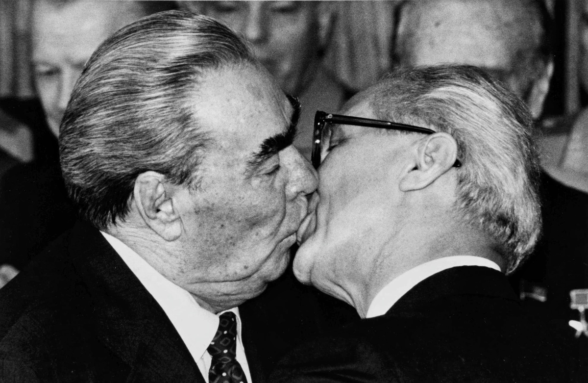 Дружба-Фройндшафт! Фото из открытых источников.