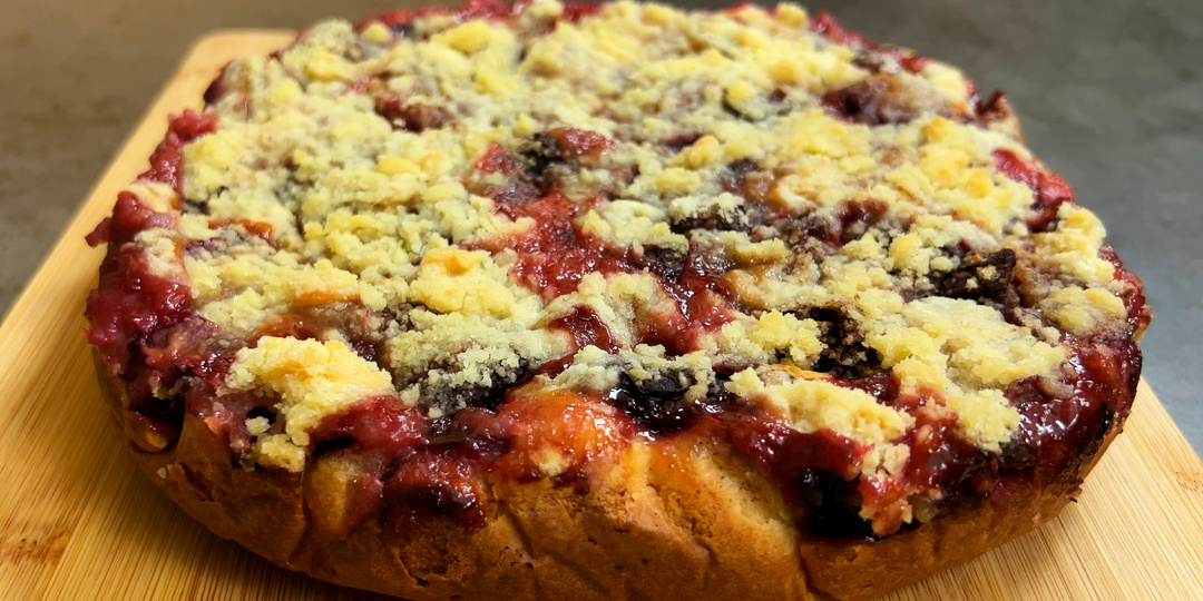 Никакой возни с тестом! Самый быстрый пирог к чаю (можно даже из замороженной сливы)