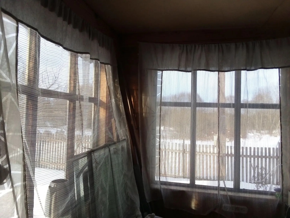 Получились такие занавески. Всего 3 шт. Неплохое решение для дачной веранды.