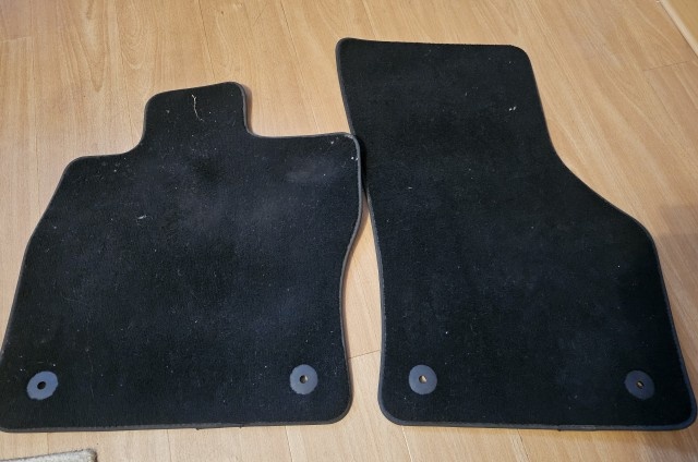 А не сшить ли мне новые коврики в машину?