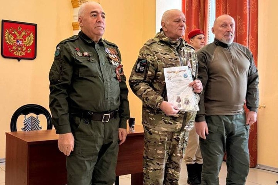    Ветеранам боевых действий и волонтерам вручили 26 медалей и орденов в Харцызске. Фото: ЕР ДНР