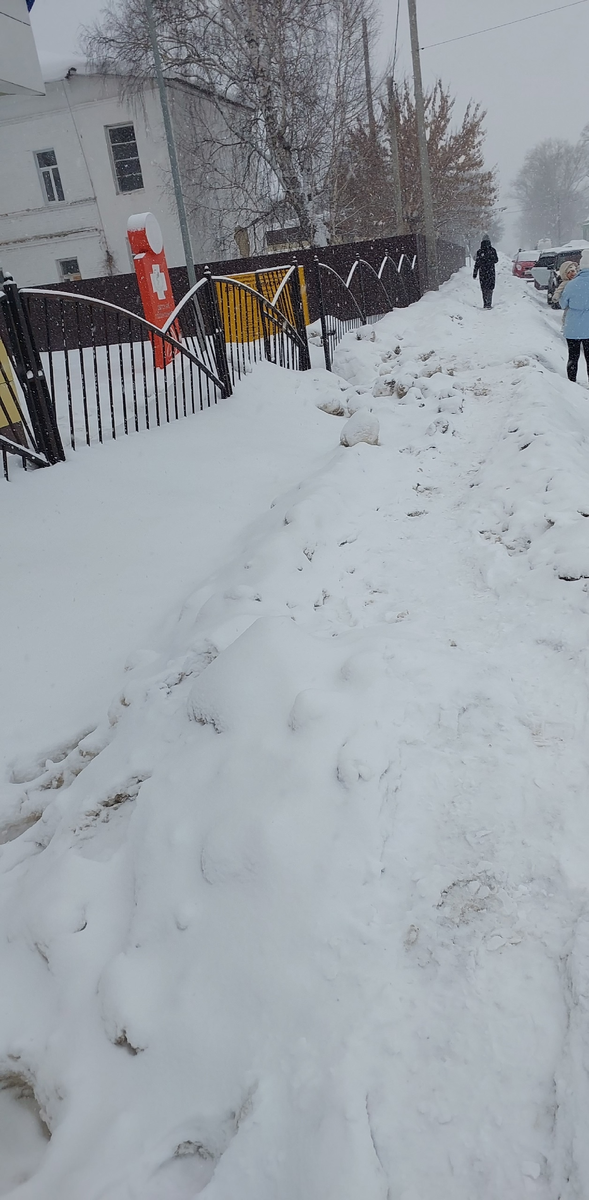 около детской поликлиники (из интернета)