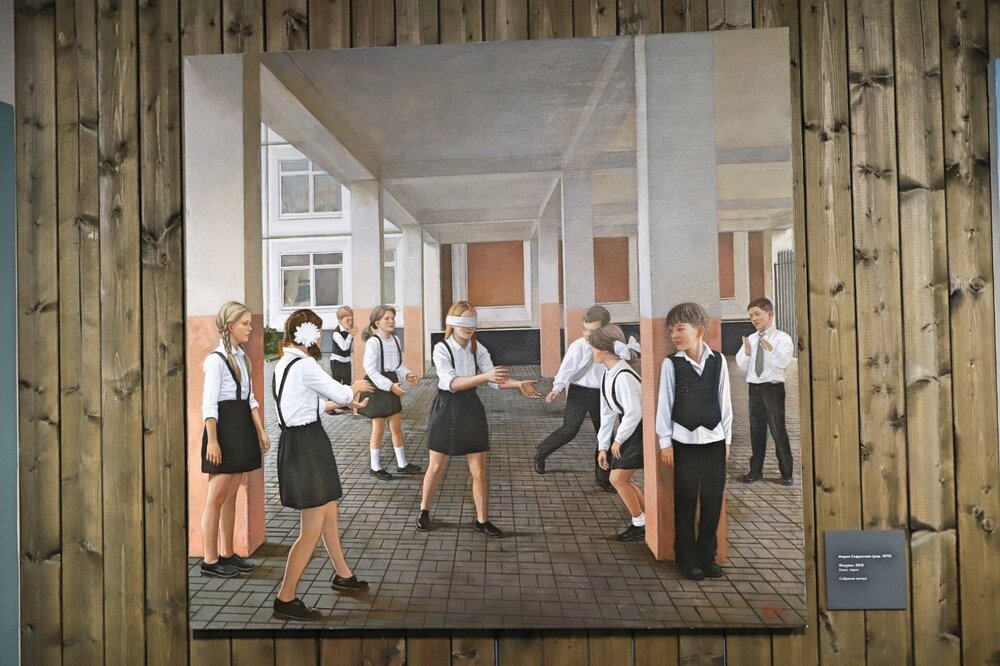 Помню, на переменах в средних классах тоже иногда играли в подвижные игры.