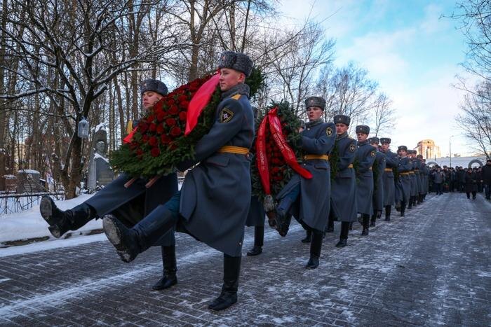 Памятная церемония прошла на Серафимовском кладбище. Фото © Администрация Санкт-Петербурга