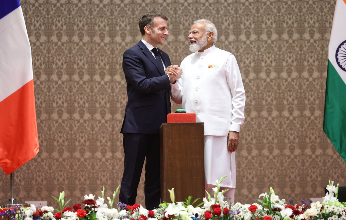    Президента Франции Эмманюэль Макрон и премьер-министр Индии Нарендра Моди  Indian Prime Minister Office via AP