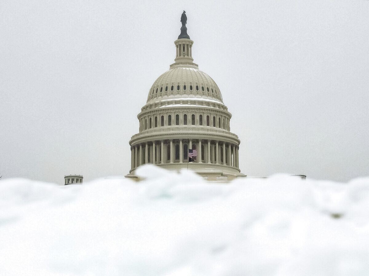    Вид на Капитолий после снегопада в Вашингтоне | © РИА Новости / Игорь Наймушин