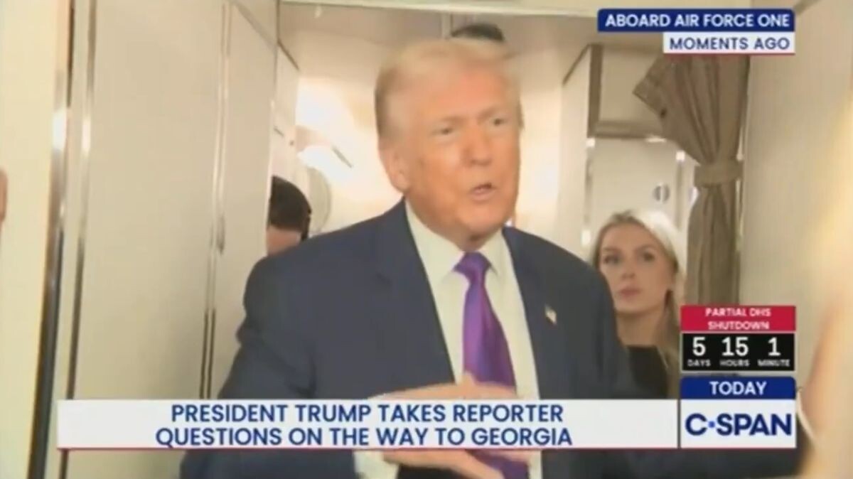 Президент США Дональд Трамп заявил, что бывший президент Барак Обама «разгласил секретную информацию» после обсуждения темы инопланетян (Изображение: X/C-SPAN)