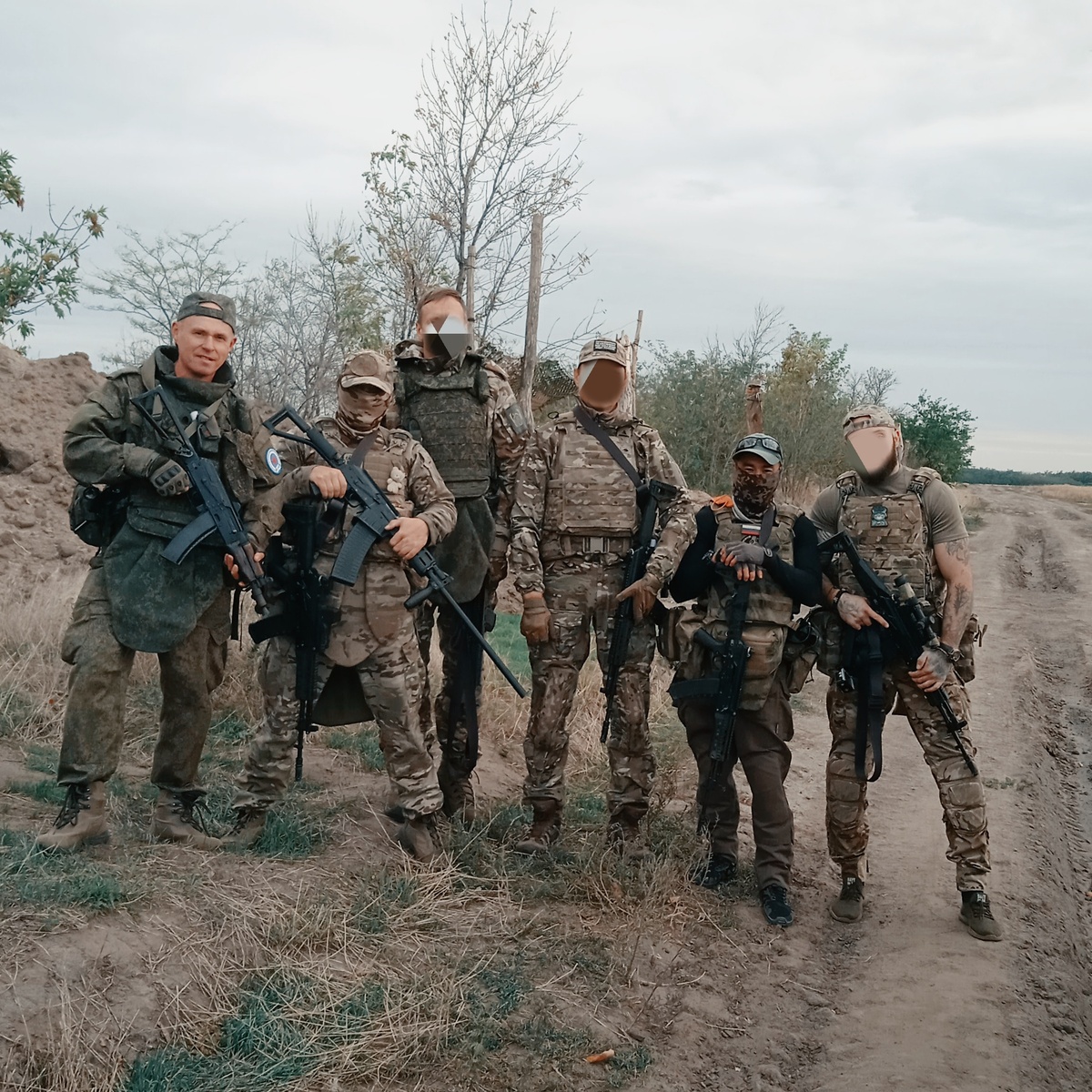 СВО, 2025 год. Автор канала крайний слева.