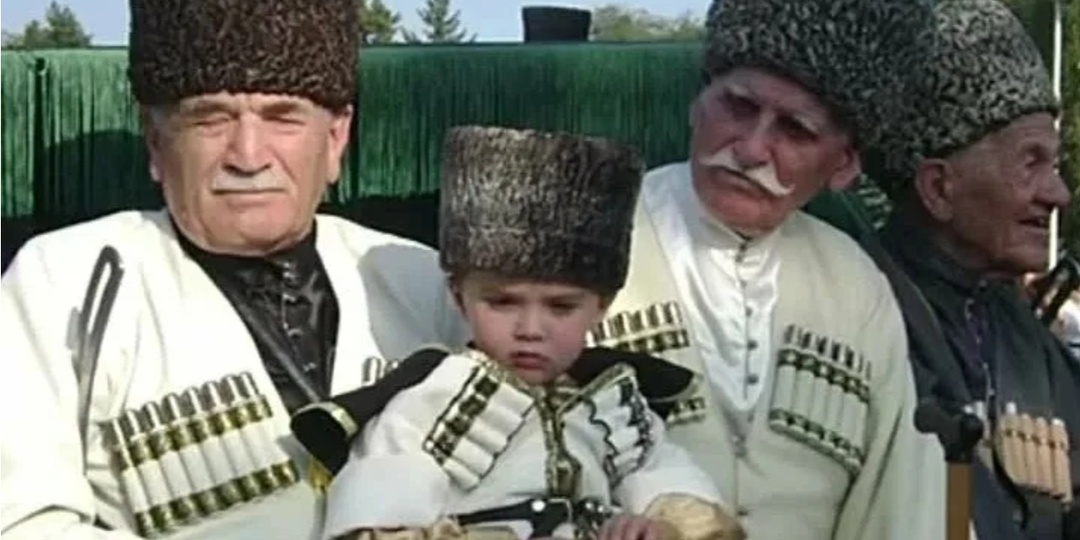 Как на Кавказе воспитывают мальчиков: чтобы вырос мужчина, а не сын маминой подруги