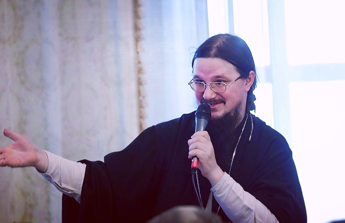 Даниил Сысоев (12. 01. 1974 — 20.10. 2009 гг.) — иерей, настоятель московского храма святого апостола Фомы на Кантемировской, миссионер, публицист, писатель, кандидат богословия. Убит в храме при исполненные священнослужебных обязанностей.