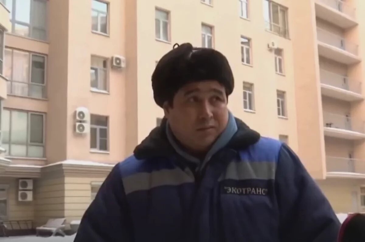    Спасший ребенка дворник из Петербурга получит премию имени Тиграна Кеосаяна