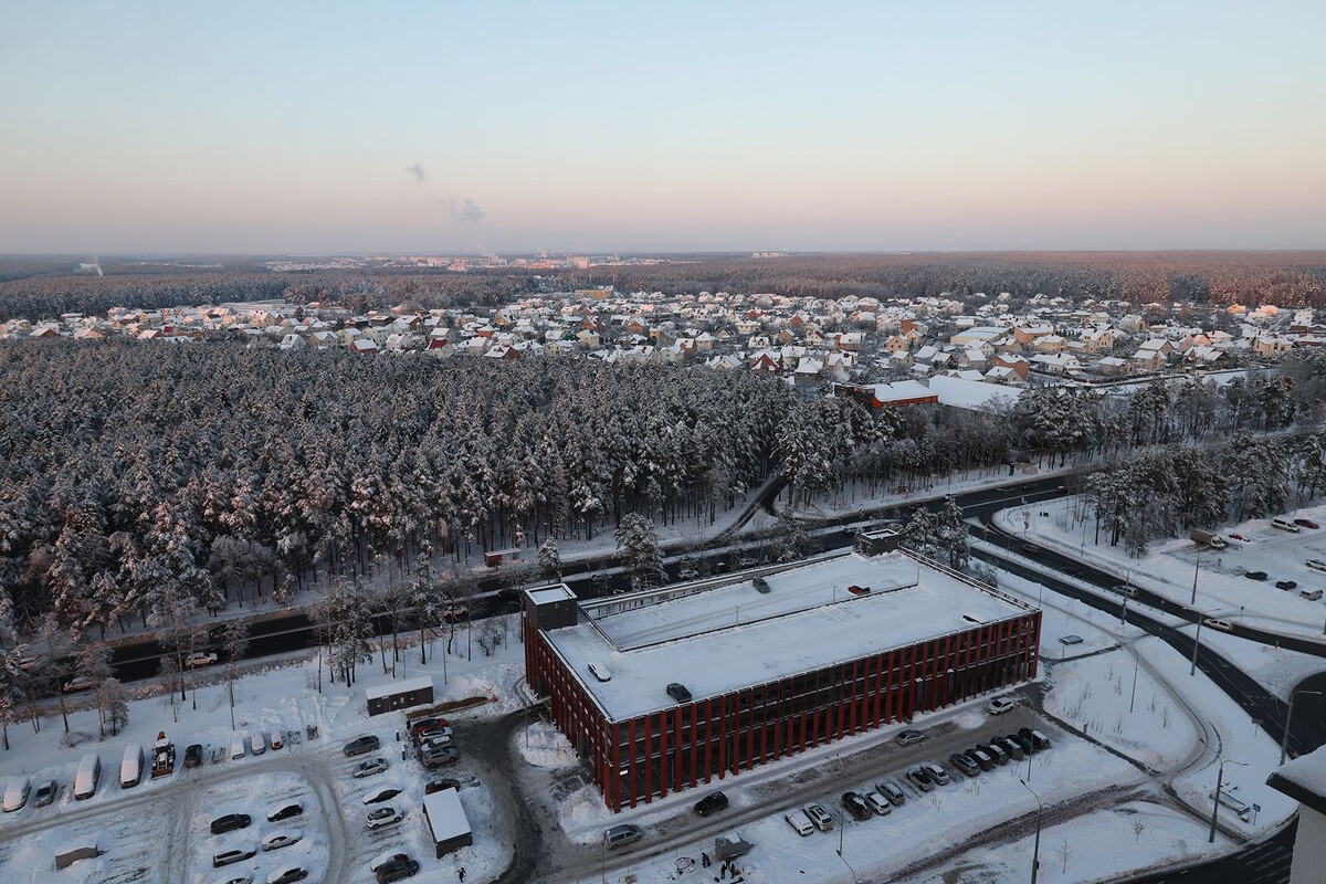  Парковка на улице Николая Камова в «Новой Боровой». © Павел Орловский, Times.by