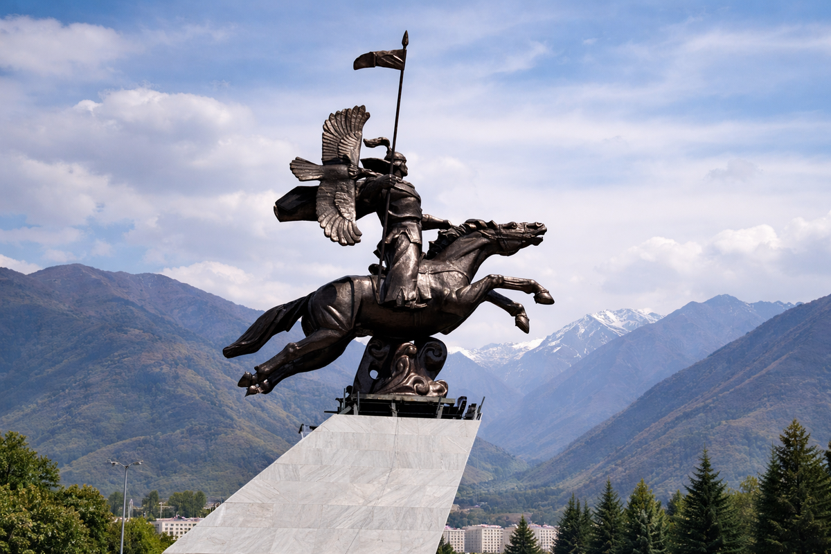 Памятник Манасу в Бишкеке (Кыргызстан)