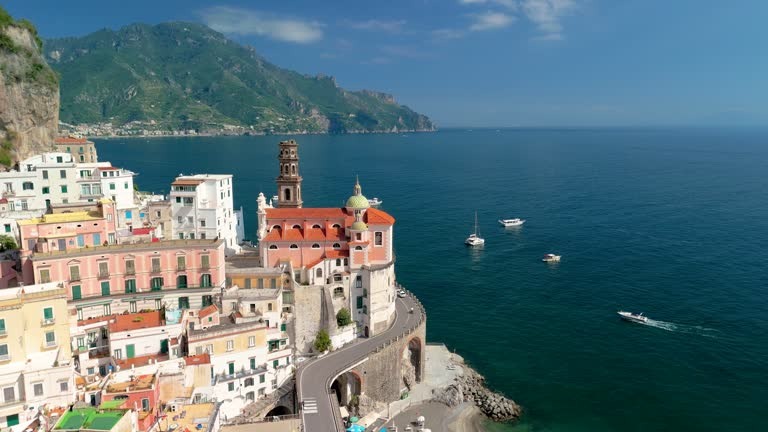 Амальфи: там, где воздух пропитан лимонами и легендами