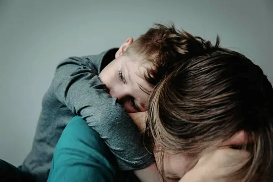 Ребенок после развода особенно тонко чувствует настроение родителей