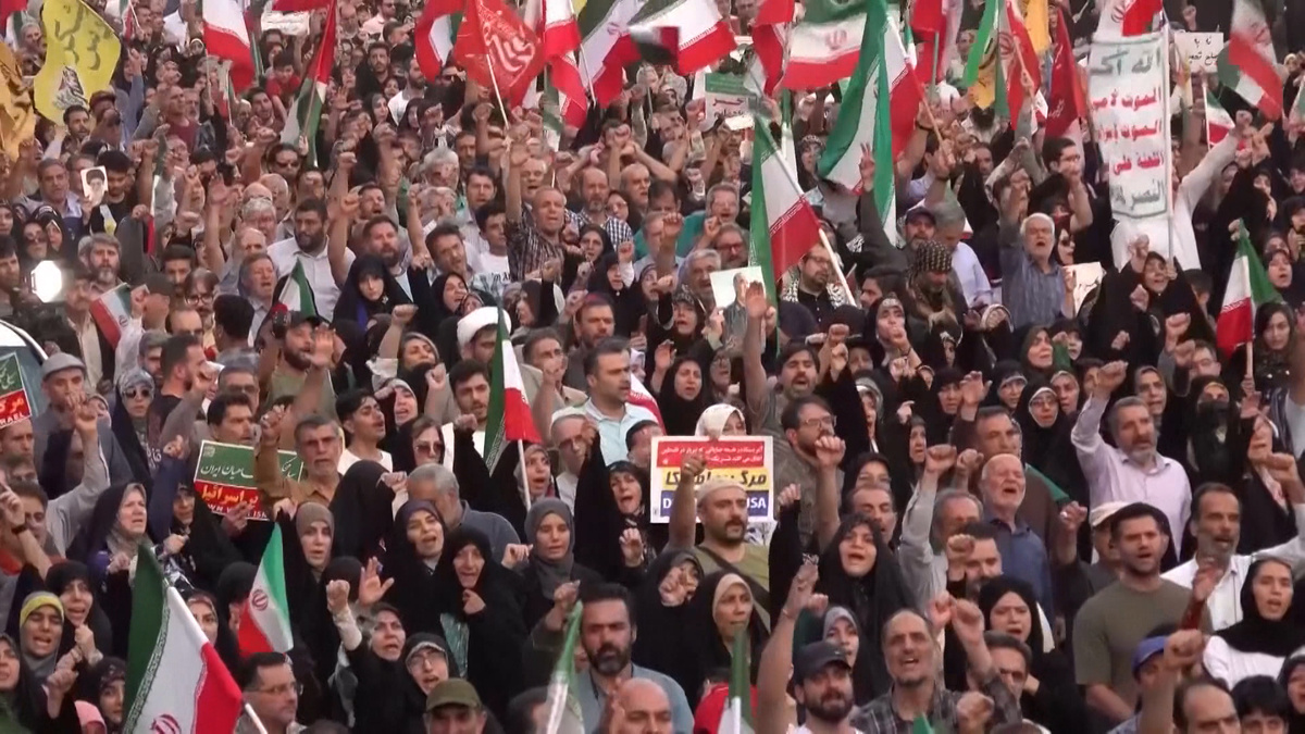    Иран протесты люди