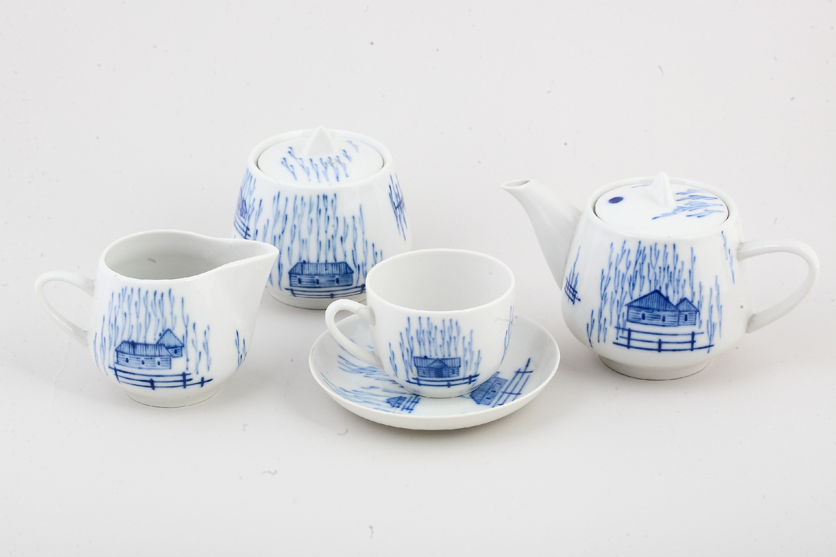 Алексей Коновалов (роспись / В-1219). Владимир Ольшевский (форма «Утро», 1962). Чайный сервиз «Зима». 1962. Вербилки. Государственный центральный музей современной истории России / ГИК 39270/48-1-5. Госкаталог: 6143942.