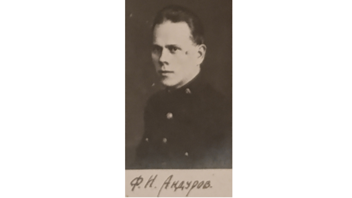 Ф. И. Андуров: Фото из альбома «Выпуск врачей ВМА 1928»