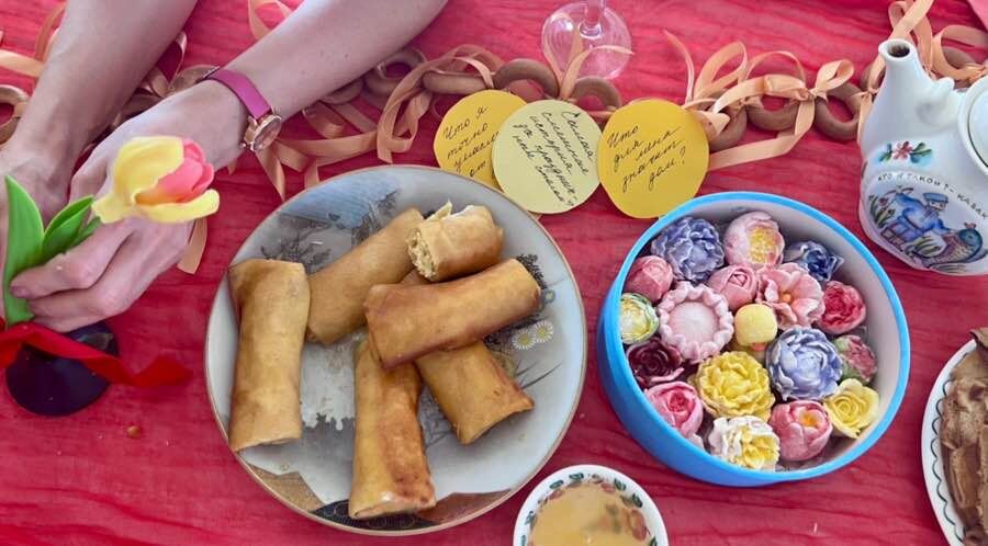 Веслись народ: в гости Масленка идёт с пирогами и блинами,- весну под руку ведёт! Фото автора канала