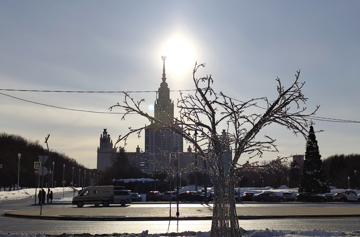 Московский государственный университет, вид со смотровой площадки. 