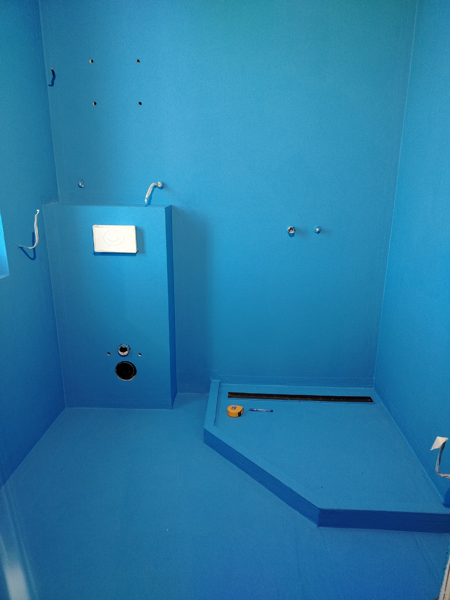 Вот такая яркая гидроизоляция