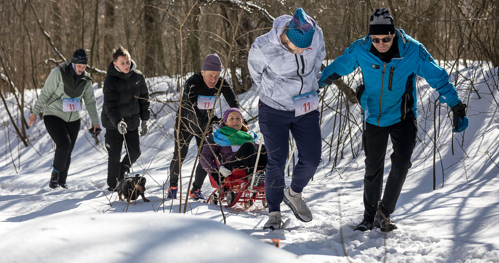 В Белгороде ко Дню защитника Отечества устроили гонку с санями и ватрушками