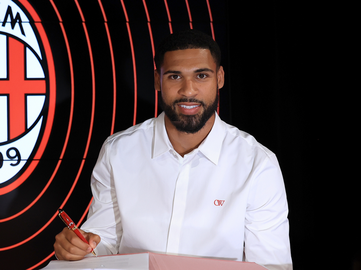    Полузащитник клуба "Милан" Рубен Айра Лофтус-Чик | © Фото : Пресс-служба ФК "Милан"