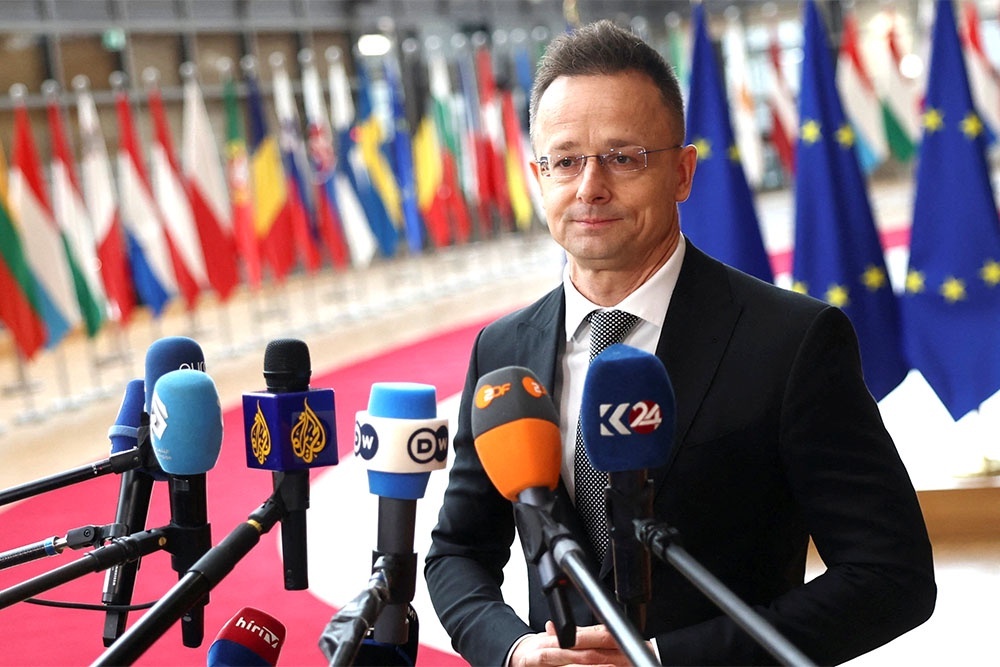    Глава МИД Венгрии Петер Сийярто в Брюсселе заявил, что Киев ненавидит Будапешт. Еврокомиссия же ставит интересы Украины выше венгерских. / Фото: REUTERS