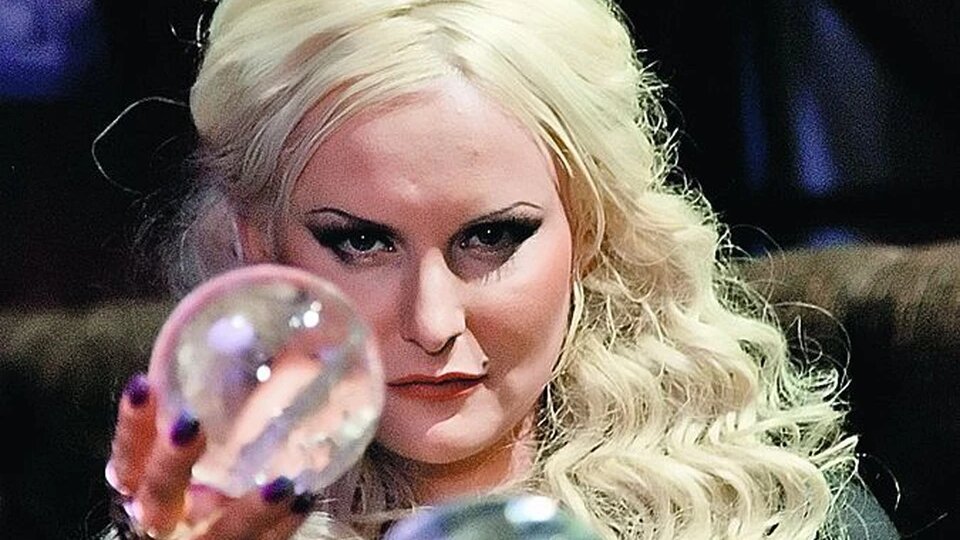 Ясновидящая Дарья Миронова: какой план до 2027 года почти раскрыл Эпштейн