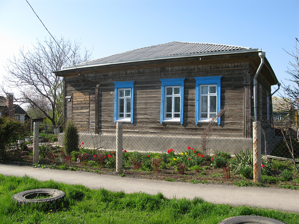Пролетарск. Улица Думенко, №65. Фото 2009 г. / Пролистайте галерею кликом справа