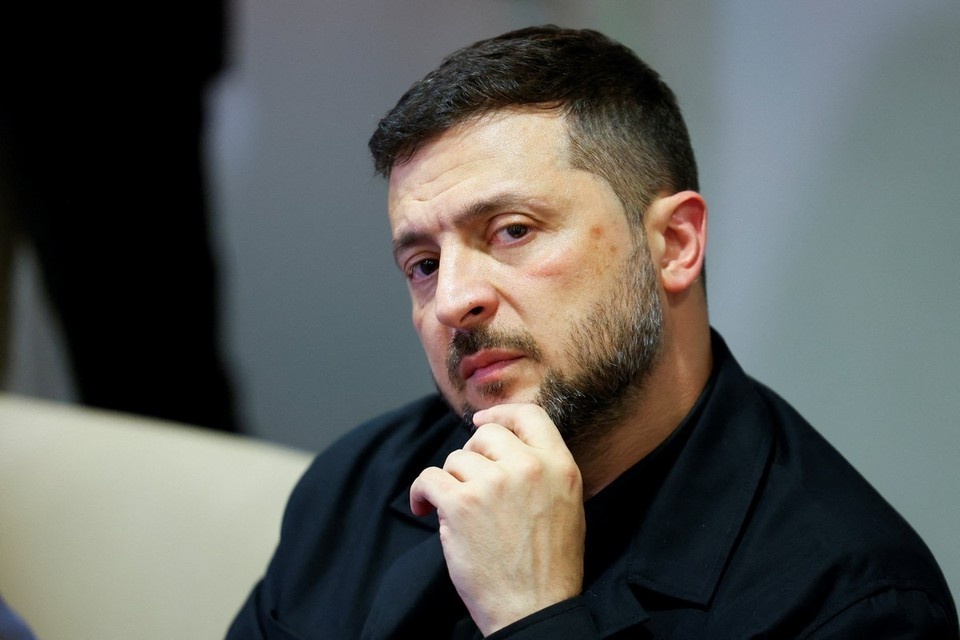    Зеленский готов перевести ВСУ на контрактную службу, но при том условии, что европейцы дадут деньги. REUTERS