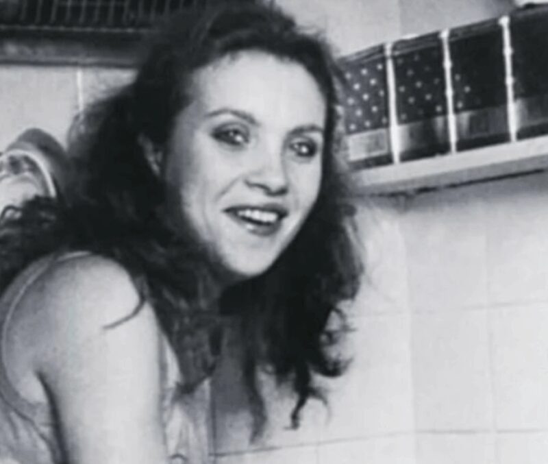    Юная Валентина Титова, соседка и первая любовь будущего артиста.