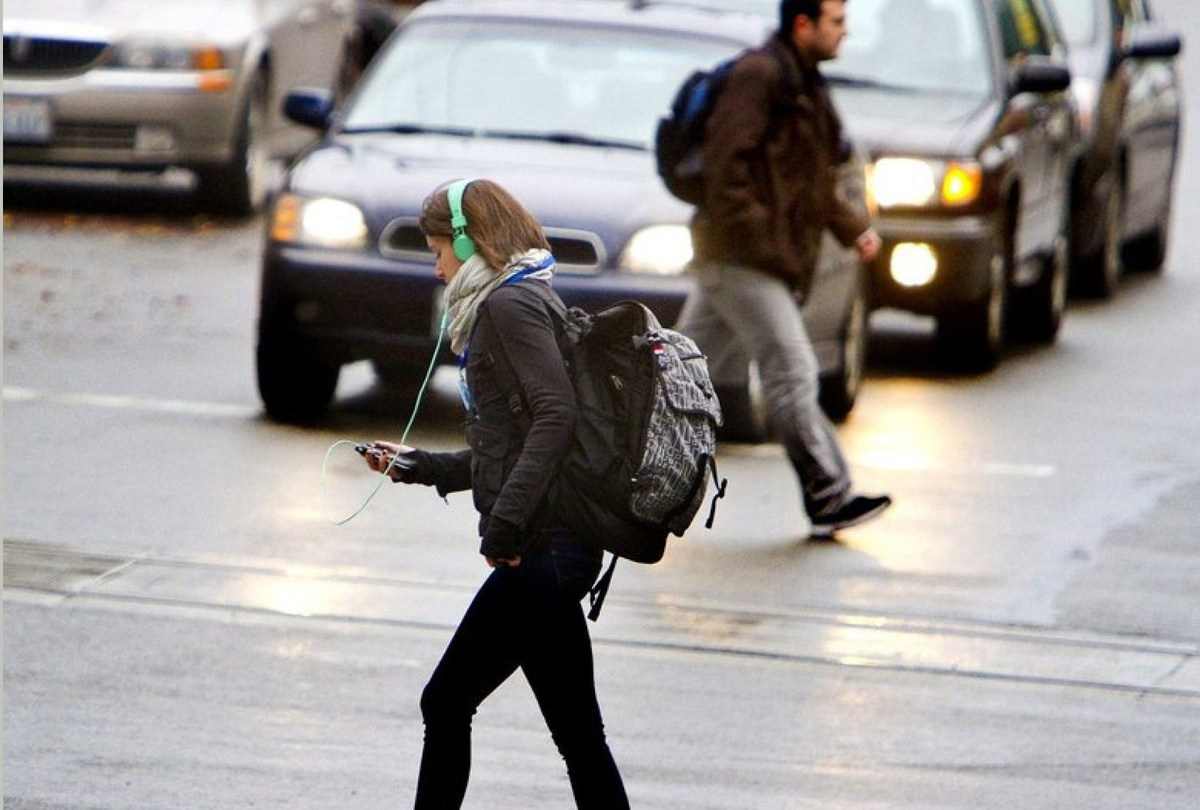 Даже просто идя по улице, люди хотят испытывать чувства